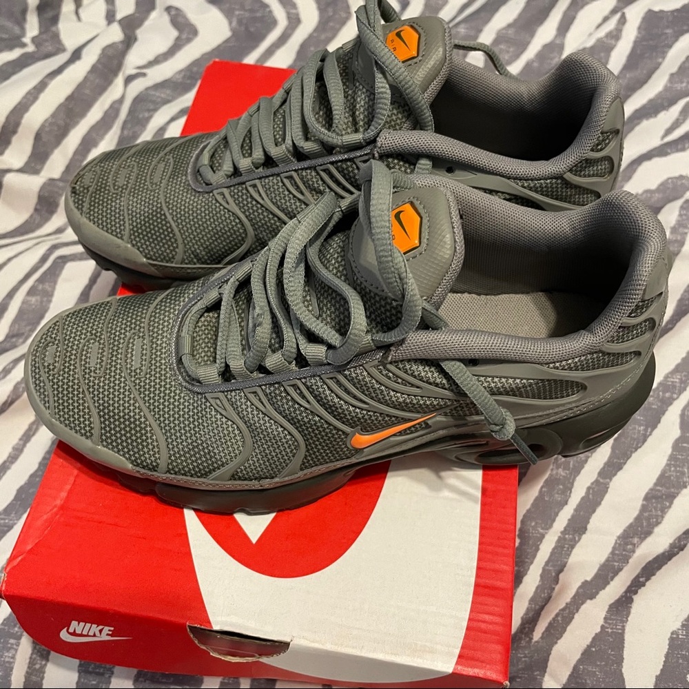 green nike airmax plus (gs 6.5)